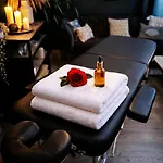 Apartment L'evasion Romantique En Amazonie, Spa, 5 Min Centre Ville, Ecran Cinema, Day Use, Lit Baldaquin *