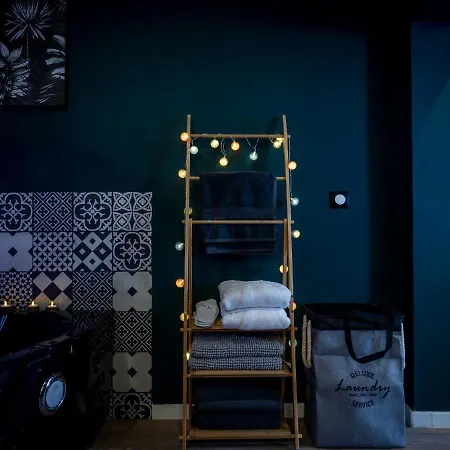 L'Evasion Romantique En Amazonie, Spa, 5 Min Centre Ville, Ecran Cinema, Day Use, Lit Baldaquin