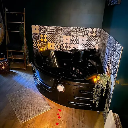 Apartment L'evasion Romantique En Amazonie, Spa, Ecran Cinema, Day Use, Lit Baldaquin Evreux