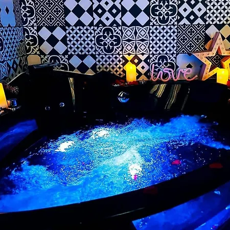 L'evasion Romantique En Amazonie, Spa, Ecran Cinema, Day Use, Lit Baldaquin