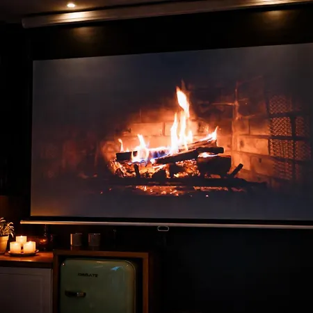 L'evasion Romantique En Amazonie, Spa, écran Cinéma, Day Use, Lit Baldaquin Appartement