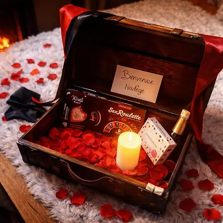 L'evasion Romantique En Amazonie, Spa, écran Cinéma, Day Use, Lit Baldaquin * Évreux