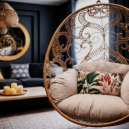 L'evasion Romantique En Amazonie, Spa, écran Cinéma, Day Use, Lit Baldaquin *