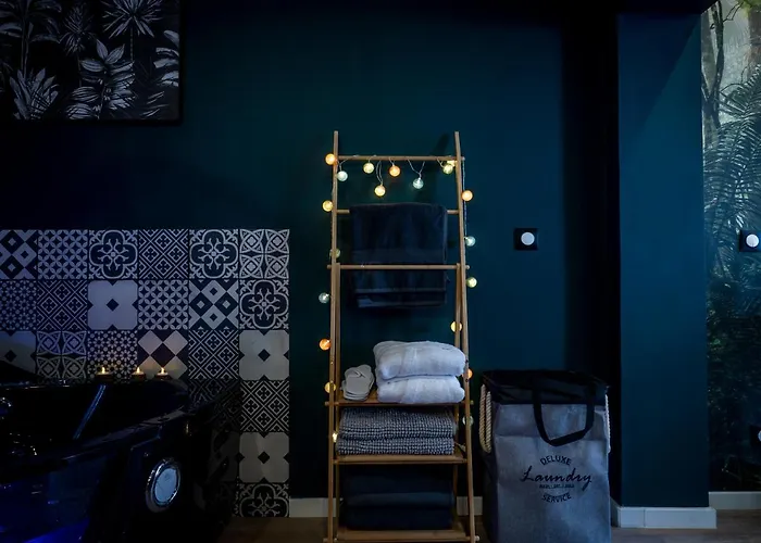 L'evasion Romantique En Amazonie, Spa, écran Cinéma, Day Use, Lit Baldaquin