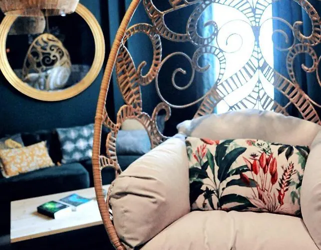 L'evasion Romantique En Amazonie, Spa, écran Cinéma, Day Use, Lit Baldaquin Appartement *