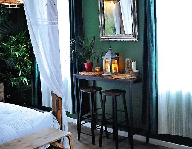 L'evasion Romantique En Amazonie, Spa, écran Cinéma, Day Use, Lit Baldaquin