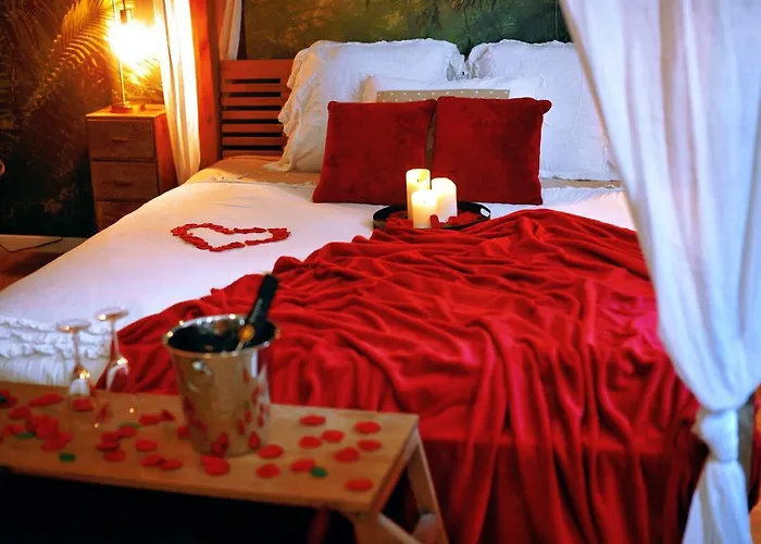 L'evasion Romantique En Amazonie, Spa, écran Cinéma, Day Use, Lit Baldaquin