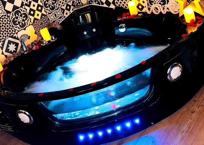 L'evasion Romantique En Amazonie, Spa, écran Cinéma, Day Use, Lit Baldaquin Appartement *