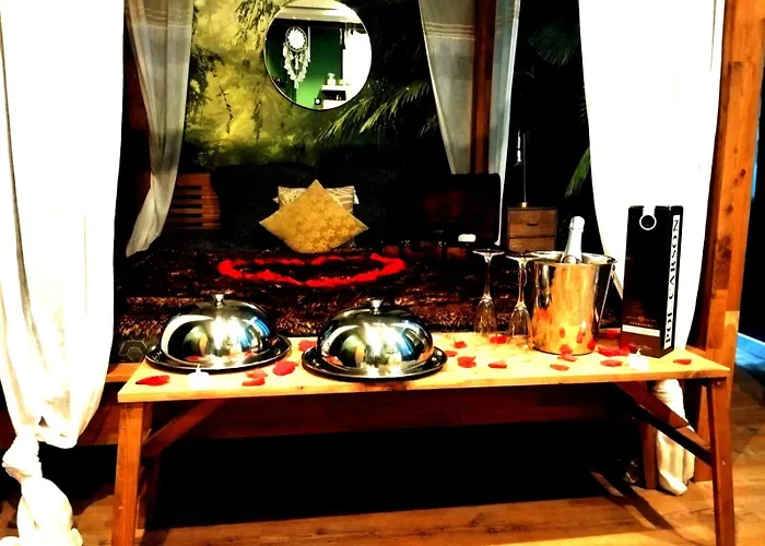 Appartement L'evasion Romantique En Amazonie, Spa, écran Cinéma, Day Use, Lit Baldaquin Évreux