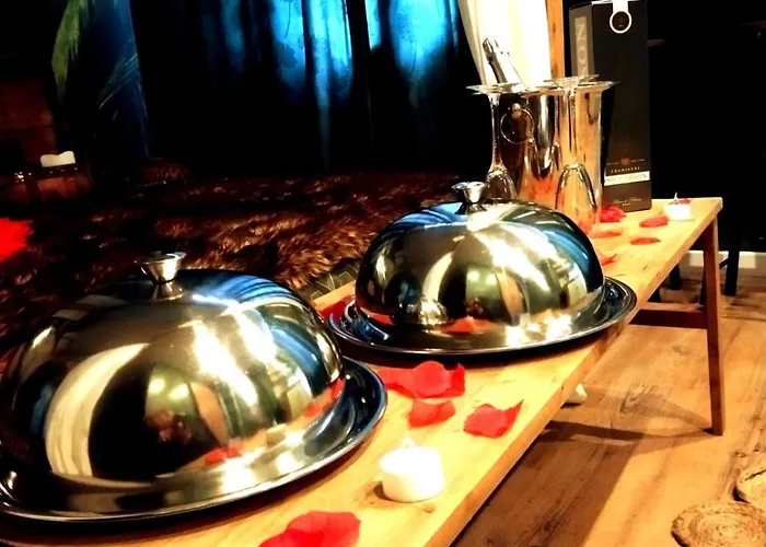 L'evasion Romantique En Amazonie, Spa, écran Cinéma, Day Use, Lit Baldaquin *