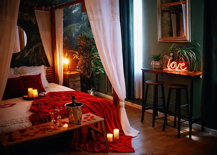 L'evasion Romantique En Amazonie, Spa, écran Cinéma, Day Use, Lit Baldaquin