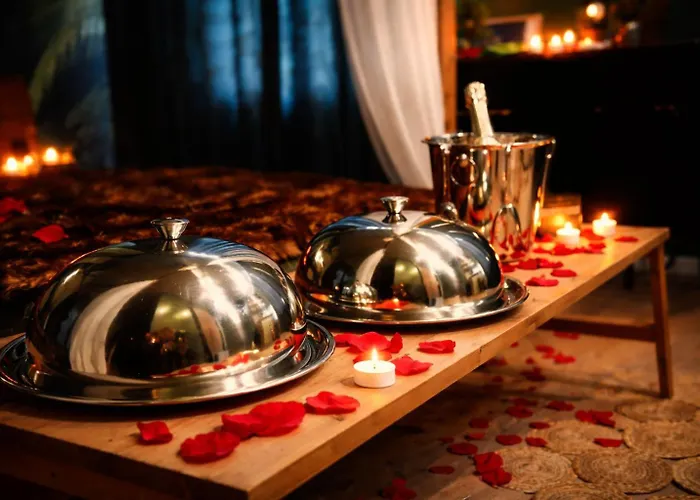 L'evasion Romantique En Amazonie, Spa, écran Cinéma, Day Use, Lit Baldaquin Appartement Évreux